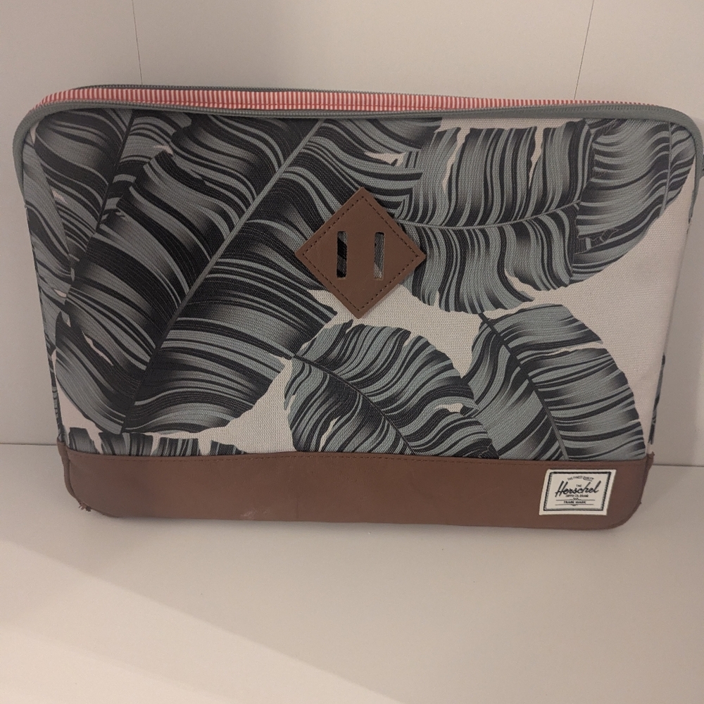 Herschel Heritage Sleeve 13"- Silver Birch Palm/Tan